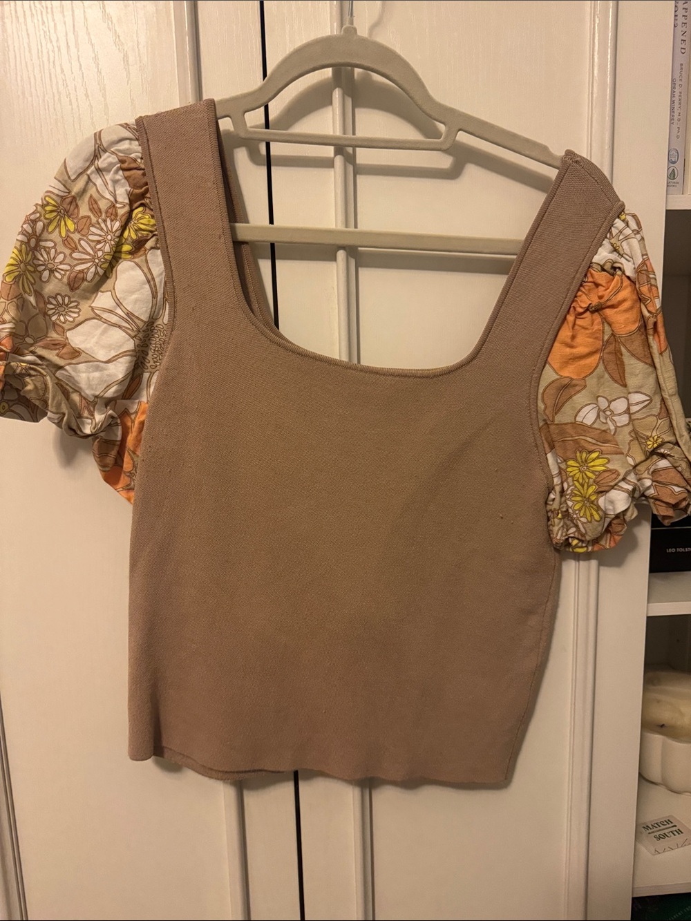 Current Air Tan Scoop Neck Crop Top with Floral Puff Sleeves